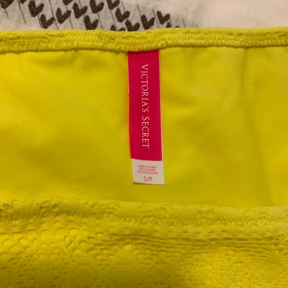 Victoria's Secret Yellow Bikini Set - Size 34A/S - Picture 6 of 9
